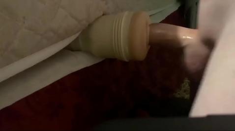 Парень мастурбирует трахая игрушку