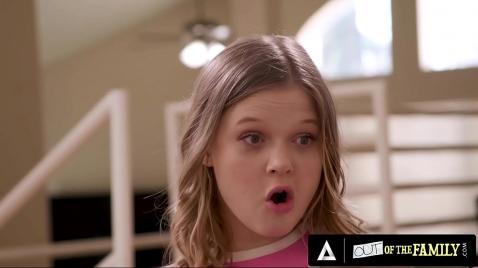 Молодой соседский парень ебет юную девочку в доме