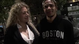 Пожилая сисястая шлюха нашла страстного красавчика - эротическое приватное свидание