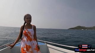 Индийские подростки занимаются сексом на яхте