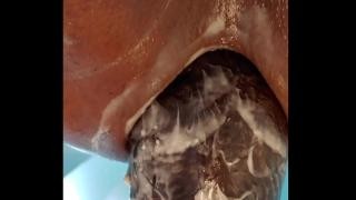 В задницу засунули черный член