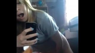 Малолетка нашла мамкину секс игрушку