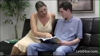 Учительница дрочит хуй ученика